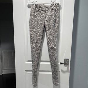 Ann Taylor Modern Fit Gray Animal Print Jeans Size 6